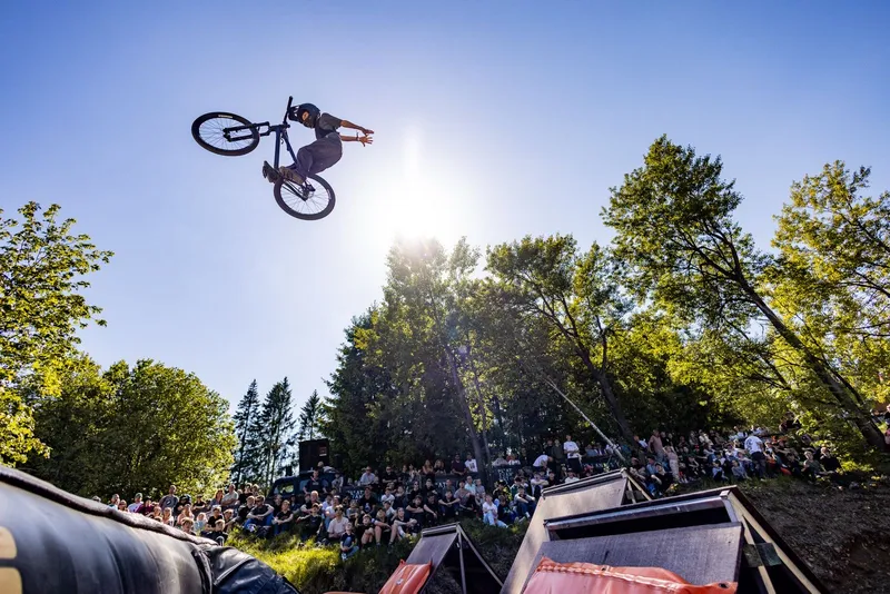 MTB Sprung bei Rise of Gravity – Rider in Action